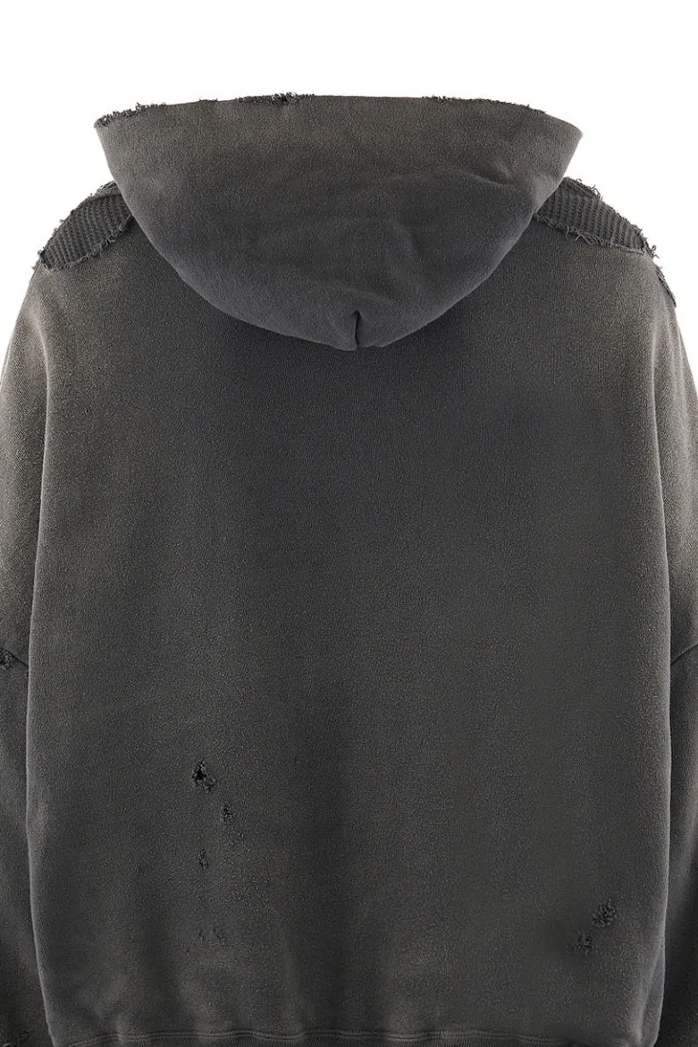 SAINT Mxxxxxx DBL FACE ZIP UP HOODIE/CHARCOAL Double-layer destroyed waffle zipper jacket, washed black S-XL, a style that has been used in the summer. After continuous fine polishing, it has finally been shipped. The finished product is simply a work of art. Super heavy washing to make the weather look old. Multiple water fades. Excessive manual wormhole damage processing. Deconstruction and reorganization embroidery technology. Custom-made zipper with LOGO. The color details of the zipper webbing are also correct. Original grade fruit main label and wash water label. Top purchasing grade. A layer of waffle fabric is added to the inner lining to make the overall texture stronger and increase the comfort and warmth of the wearer.